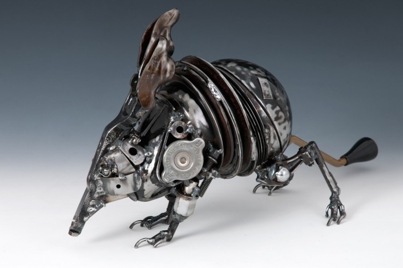 Illustration for article titled These Sculptures Turn Car Parts Into An Entire Animal Kingdom